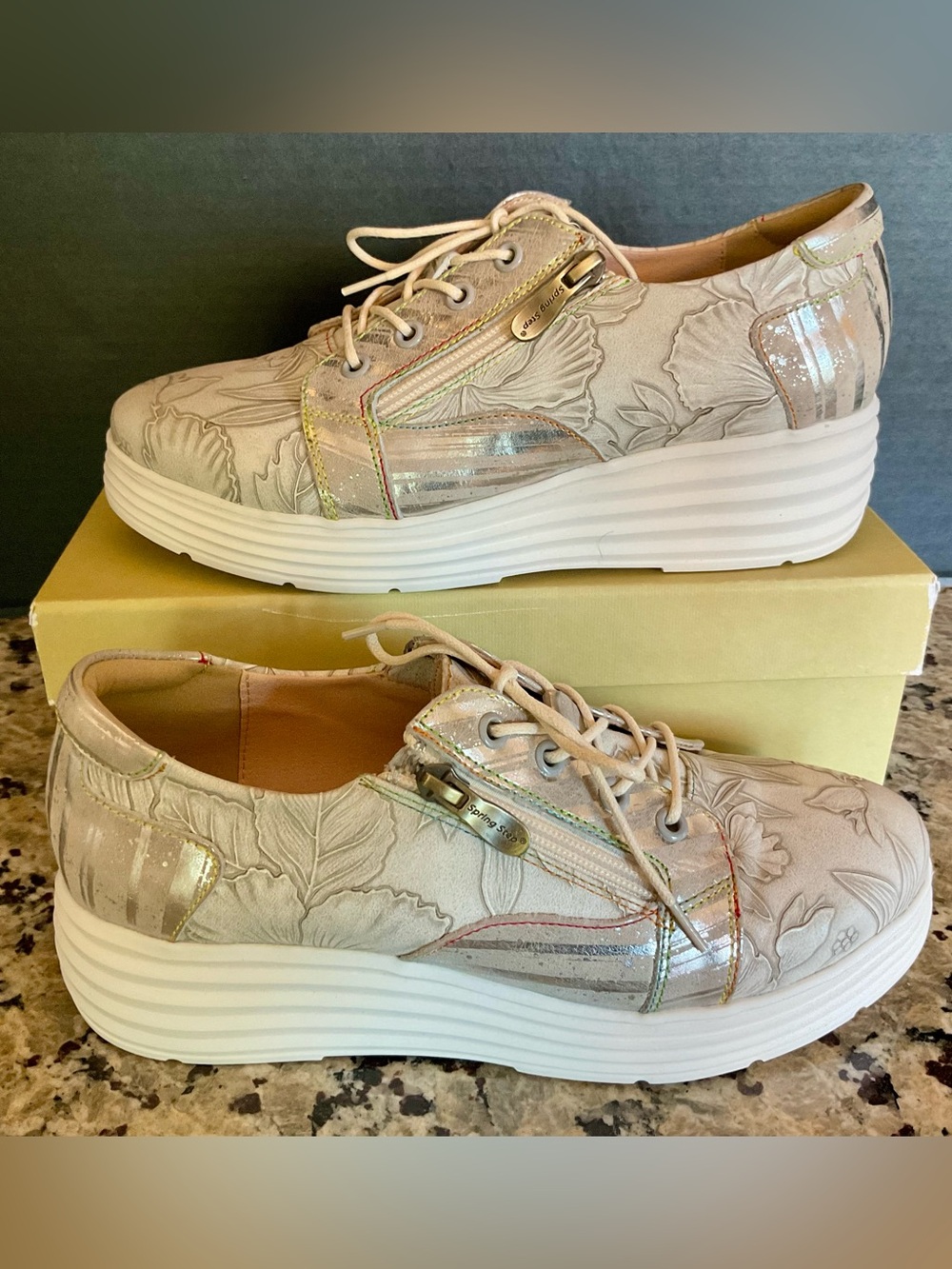 L’Artiste Spring Step Beige Embossed Leather Floral Lace-Up Sneakers Size 39